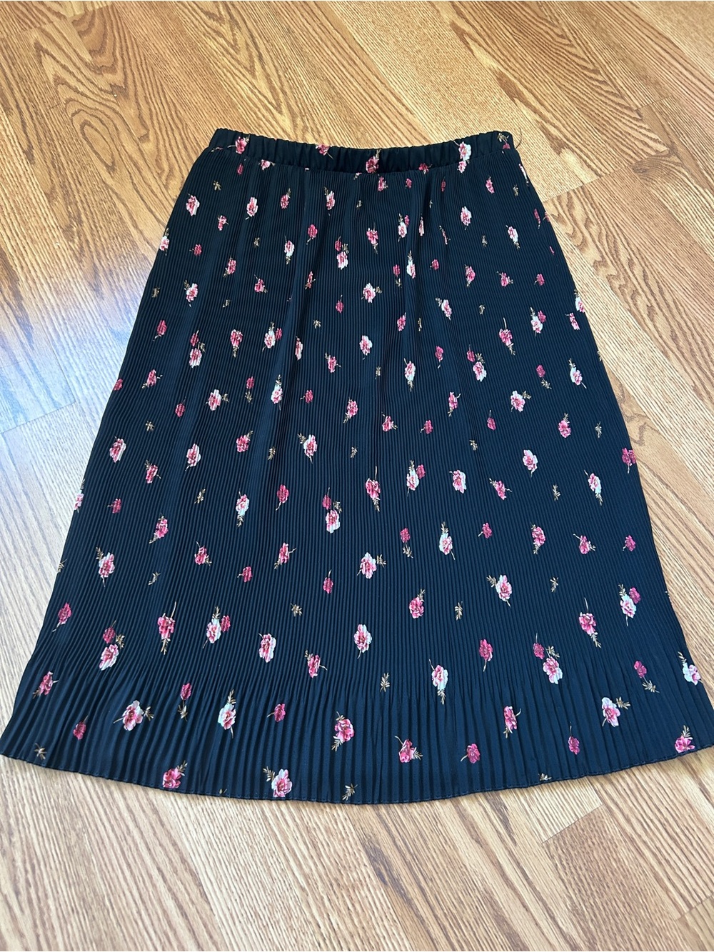 West of Melrose Black Pleated floral skirt